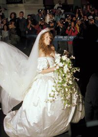 Mariah Carey v poročni obleki 2