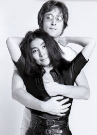 Джон Леннон с женой