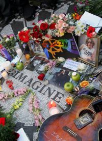 Фанаты почтили память Джону Леннону