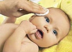 шта да радиш ако се бебе очи окрену киселином