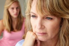 wystąpienie objawów menopauzy