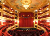 Зрительный зал оперного театра