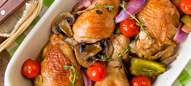 Пилешки бедра със зеленчуци във фурната