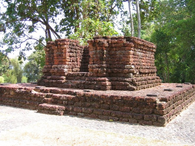 Древний храм канди