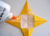 Trójwymiarowa gwiazda wykonana z papieru 25