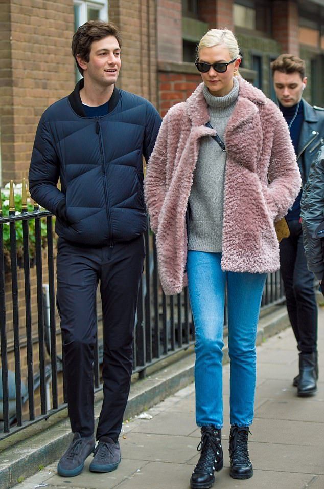 Голубки Карли Клосс и Джошуа Кушнер на прогулке в Лондоне