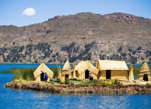 Плавучие острова индейцев уру на озере Титикака