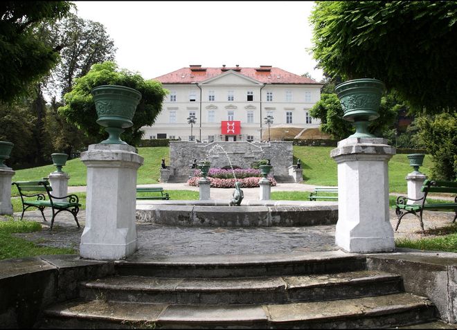 Замок Тиволи в парке