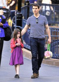 Том Круз гуляет с дочерью Сури