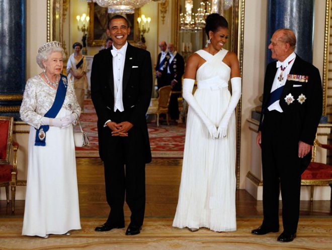 Экс-президент США и королева с супругами на приеме в Букингемском дворце