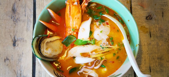 tom yam polévka s receptem na mořské plody