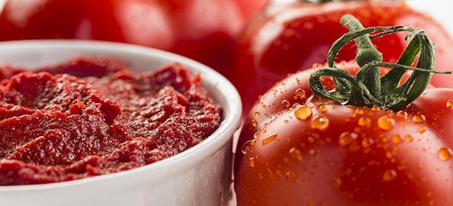 koncentrovaná rajčatová pasta