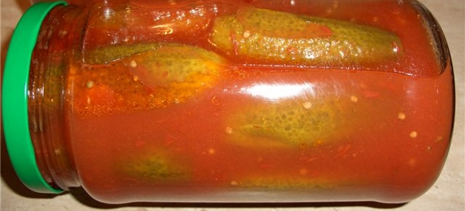краставици и домати в доматен сок
