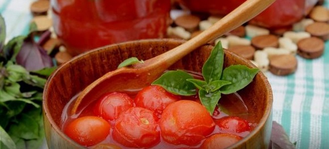 sladké rajčata v rajčatové šťávě