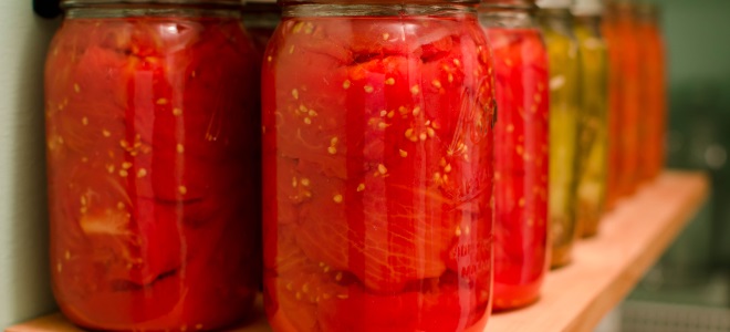 белени домати в доматен сок за зимата