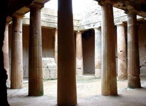 Колоннада в гробнице царей на Кипре