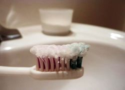 uporaba zobnega prahu