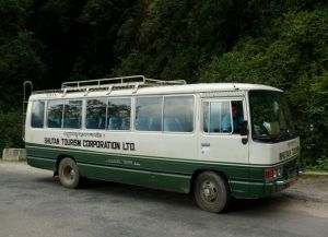 Туристический автобус в Бутане