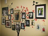 Strom na stěně s fotografiemi 9