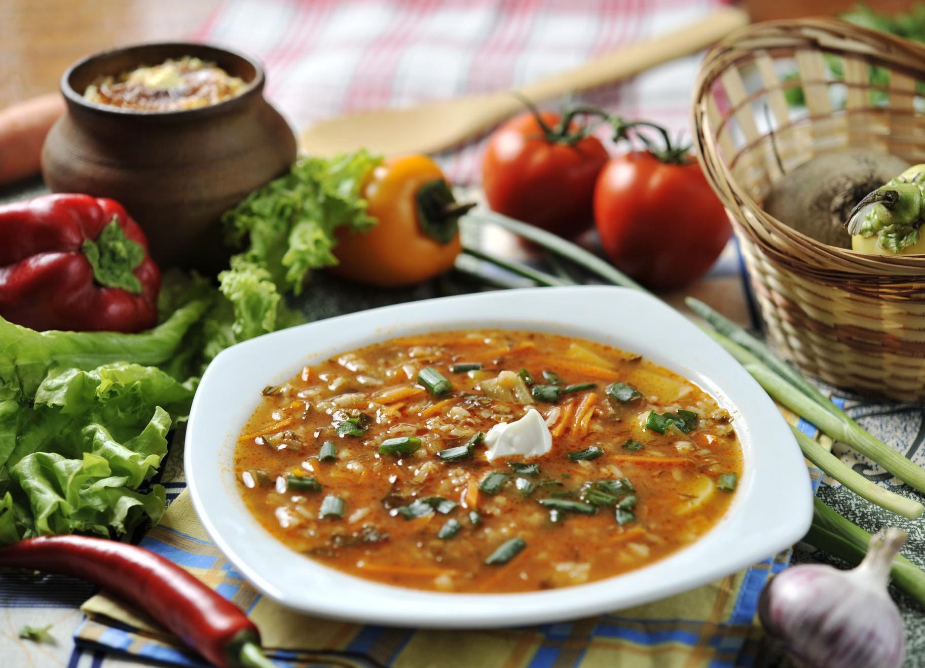 Рассольник с перловкой и огурцами. Ленинградский рассольник с перловкой. Рассольник с перловкой и солеными огурцами. Рассольник Ленинградский с говядиной. Ленинградский рассольник с перловкой и солеными огурцами.