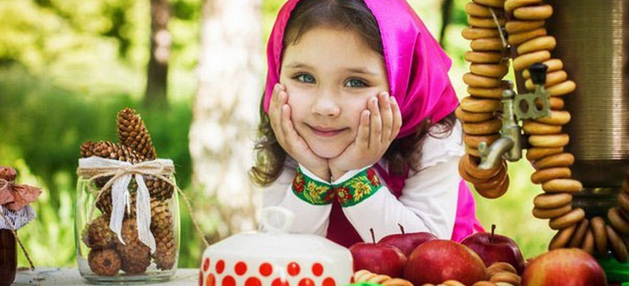 Стиле маша и медведь. Фотосессия в стиле Маша и медведь. Девочка с баранками. Детская фотосессия с самоваром. Вечеринка в стиле Маша и медведь.