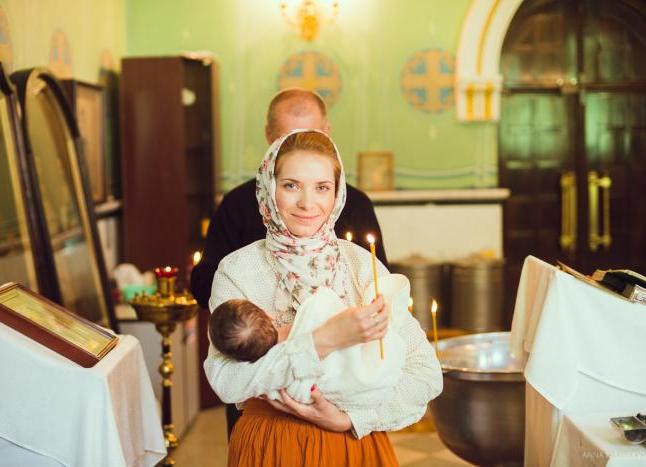 Можно ли крестить ребенка во время месячных. Крещение детей в католической церкви. С месячными в Церковь на крестины. Крещение беременной женщины. Месячные и крещение ребенка.