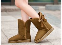 Uggs with bows4