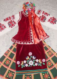 Украински фолклорен костюм 2
