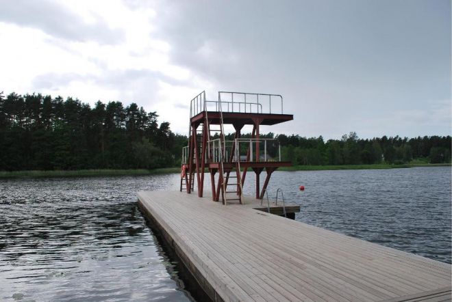 Вышка для прыжков в озеро