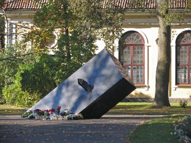 Мемориал, посвященный погибшим в катастрофе парома Эстония