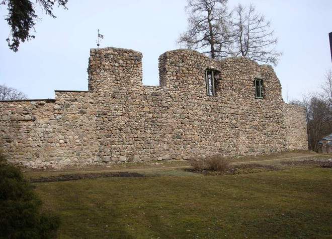Развалины Валмиерского замка