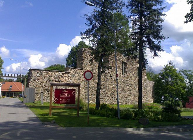 Руины замка Ливонского ордена