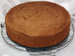 ванилия гъста торта във вряща вода в бавна готварска печка
