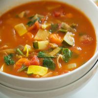 зеленчукова супа с тиквички и зеле