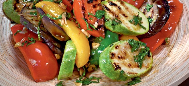 Zeleninový salát na grilu