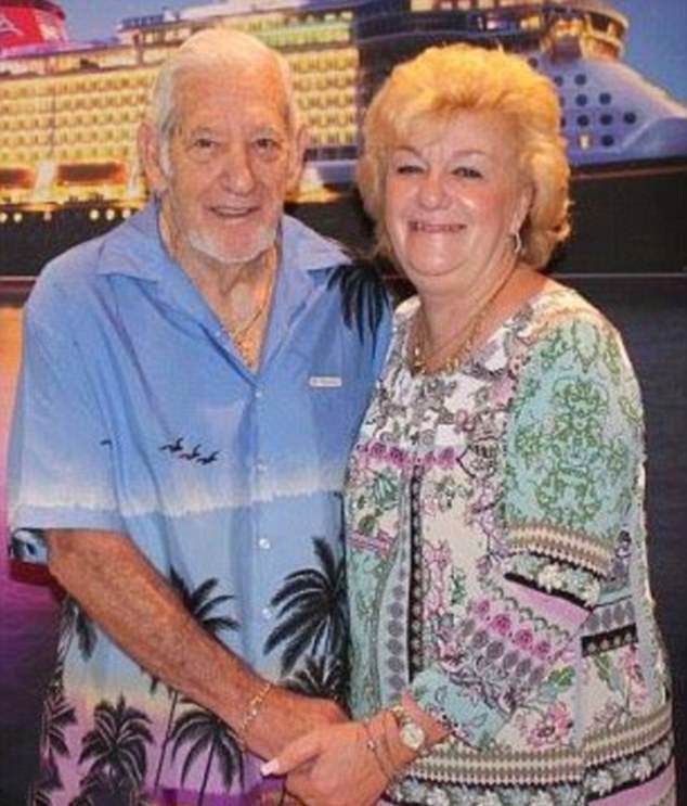 78-летний Джером Барсон с женой, которая была за рулем