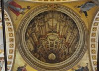 Роспись потолка в кафедральном соборе создает иллюзию купола