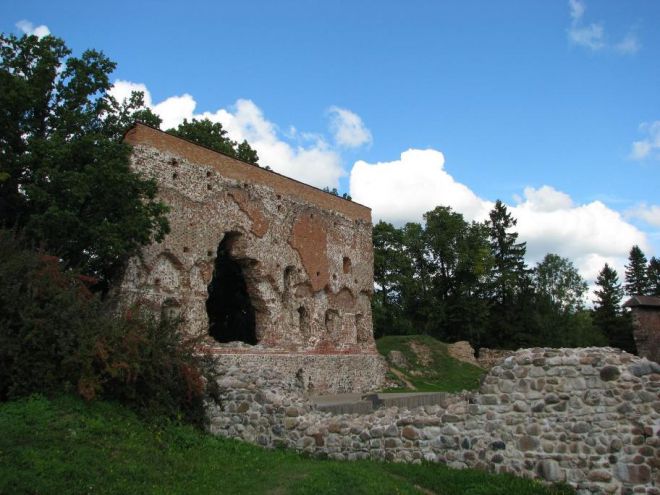 Развалины орденской крепости