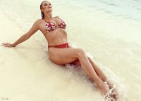 Volochkova w czerwonym kostiumie kąpielowym1