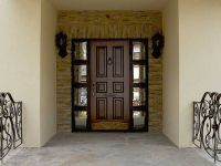 Ciepłe drzwi wejściowe do wiejskiego domu 5