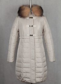 izolovaný dámský kabát na sinteponu9