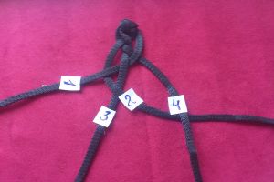 tkanie bransoletek ze sznurowadłami 15