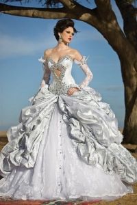 Сватбена рокля в испанския стил