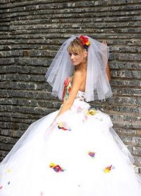 Svatební šaty v ukrajinském stylu 9