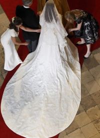 Poročna obleka Kate Middleton 8