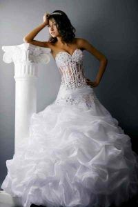 Сватбена рокля с кристали 3