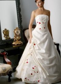 Svatební šaty s výšivkou 4