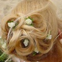 Вјенчање фризура с цвијећем 5