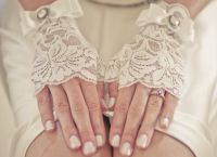 Ślubny manicure na krótkie paznokcie 1