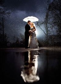 Сватбена фотосесия в дъжда 10